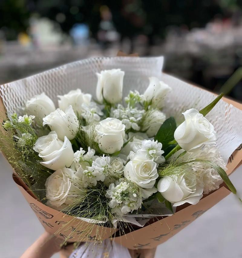 白色玫瑰花语代表什么？白色玫瑰的花语有哪些含义？