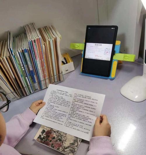 轻然花语在网络用语中是什么意思？它如何被使用？